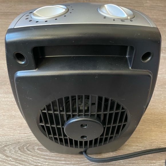 Lasko Ceramic Adjustable Thermostat Space Heater - Picture 3 of 4